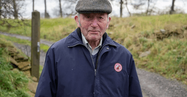 50 років проблем: пенсіонер може сісти до в'язниці через стіну, яку він побудував на своїй землі