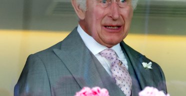 Козу, яку зліпив із глини принц Чарльз понад 50 років тому, продали на аукціоні (фото)