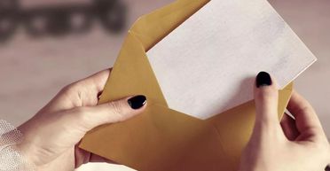 Жінка надіслала тітці зухвале привітання на 40-річчя: та чекала 30 років, щоб помститися (фото)