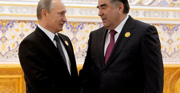 Таджикистан спешит на помощь? Путин запросил боеприпасы у Эмомали Рахмона