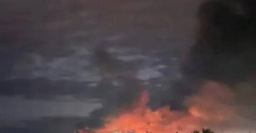 Загорелись 3 резервуара с топливом: БпЛА атаковали нефтебазу россиян в Курской области (фото)