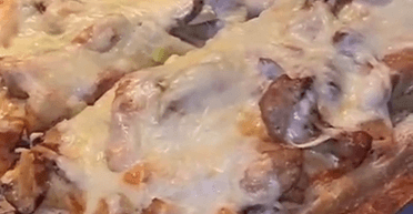 Швидка піца на вірменському хлібі: покроковий рецепт