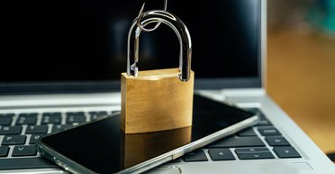 Щоб менше грошей вкрали: в Україні готують механізм для захисту громадян від шахраїв