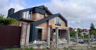 За бесценок: семья львовского военкома Дубового завладела виллой с бассейном (фото)