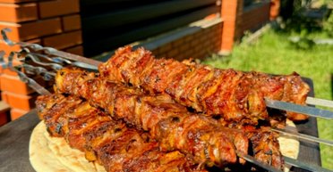 Найкраще для відпочинку на природі: рецепт листкового шашлику з яловичини (відео)