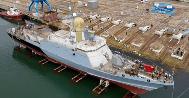 Не встиг повоювати: з'явилися супутникові фото з ураженнями верфі та військового корабля у Керчі (фото)