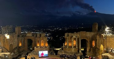 В Италии извергаются вулканы Этна и Стромболи: власти предупреждают, что ситуация может ухудшиться (видео)