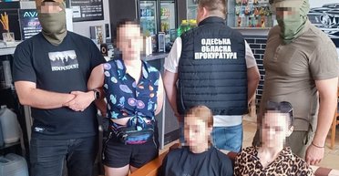 Делали "селфи" на фоне нужных объектов: в Одессе задержали группу корректировщиц (фото)