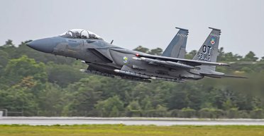 Нехарактерні місії для "Орлів": випробувачі F-15EX готують літак до нових завдань (фото)