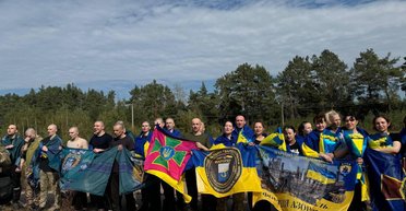 Обмен пленными: домой вернулось 49 украинцев, из них 15 — из полка "Азов" (фото, видео)