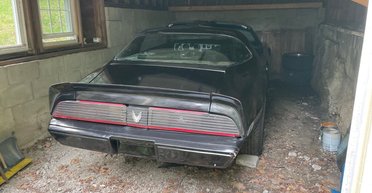 Брошенный раритет: в сарае нашли знаменитый американский спорткар 70-х (фото)