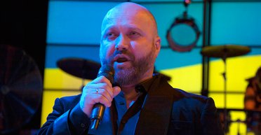 В ожидании Годо. Как золотой голос Испании приучает украинцев любить классику