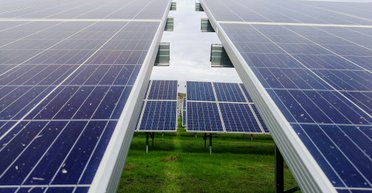 В Украине вырос спрос на солнечные панели и аккумуляторы: эксперты назвали цифры