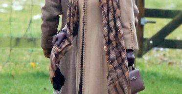 Королева Камілла продемонструвала затишний і теплий зимовий ансамбль (фото)