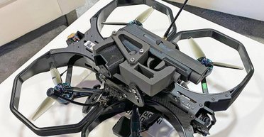 Стане в пригоді поліції та спецназу: Sig Sauer навчила дрон стріляти з пістолета P365 (відео)