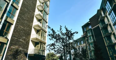 Строить из кирпича или панелей уже не актуально: какое жилье бизнес-класса выбирают украинцы и будет ли дешевле