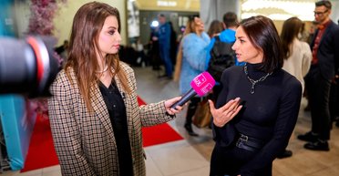 Красная дорожка, цветы и звезды: в Киеве состоялась премьера "Люблю тебя ненавидеть" (фоторепортаж)