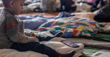 Закон для всех один: почему у беженцев из Украины забирают детей в Европе