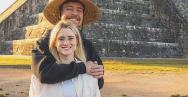 "Беру в борг у мами": мільярдер зізнався, що не має грошей на весілля (фото)