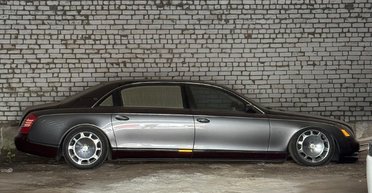 В Украине обнаружили заброшенный люксовый лимузин Maybach 2000-х (фото)