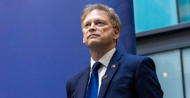 Полчаса без связи: РФ могла заглушить GPS в самолете с министром обороны Британии, — Reuters