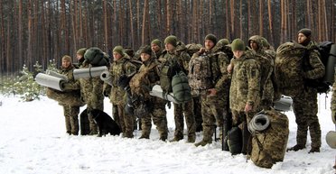 Спочатку відслужити: у Раді заговорили про зміни для виїзду чоловіків 18-22