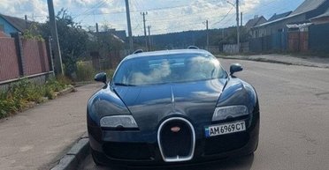 В Житомире засветился легендарный суперкар Bugatti Veyron стоимостью $1,5 миллиона (фото)
