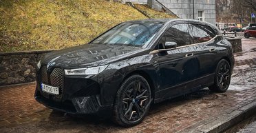 В Киеве замечен самый мощный и быстрый электрокроссовер BMW за 4,6 миллиона (фото)