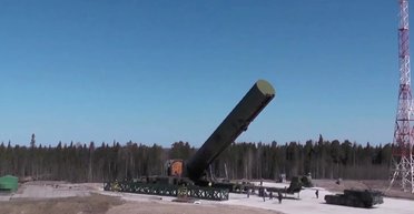 РФ пятый год подряд "ставит на дежурство" ядерный комплекс "Сармат": что не так с ракетой (видео)
