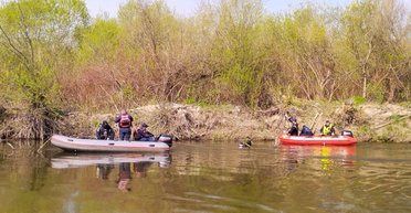 Первый утонул, второго искали 10 дней: в Ровенской области погибли два малолетних брата (видео)