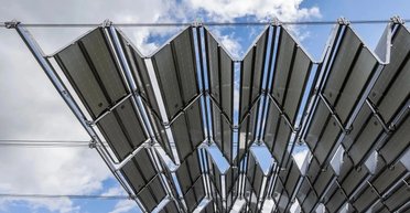 У Швейцарії встановили сонячну панель "гармошкою" розміром із 3 футбольних поля (фото)