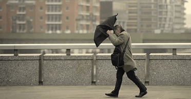 Мокрый снег и сильный ветер: в Украину идет похолодание