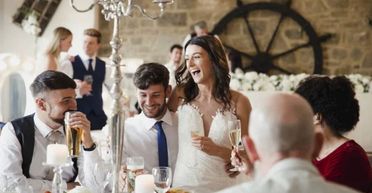 "Повна катастрофа": мачуха нареченої прогадала з вибором модної сукні на весіллі (фото)