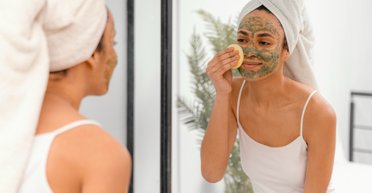 Утром ваша кожа будет сиять: 4 натуральные ночные маски для лица