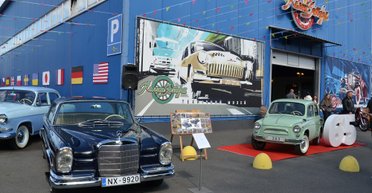 Спорткар ЗАЗ и роскошные Mercedes: какие ретро-авто показали на фестивале Old Car Land (фото)