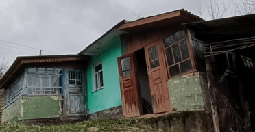 "Теперь все соседи завидуют": украинка оживила худший дом в селе (фото)
