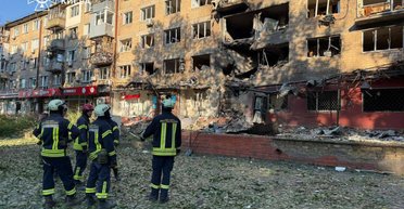 Ночной обстрел Киева: 19 человек ранены, повреждена железная дорога, а в городе до сих пор тушат пожары (фото)