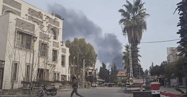 В Дамаске горит дворец Башара Асада, люди выносят оттуда мебель и дорогие вещи (фото, видео)