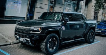 1000-сильный великан: в Киеве появился электрический пикап Hummer за $112 000 (фото)