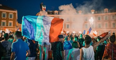 Лівим тут не місце. Як "системний" Макрон став націоналістом і чому французькі політики "правіють"