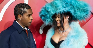 В меховой шляпе и откровенном платье: Рианна посетила церемонию Fashion Awards 2024 (фото)