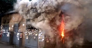 "Вибухнув трансформатор": один з районів Києва знову залишився без світла, — соцмережі (відео)