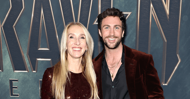 Аарон Тейлор-Джонсон вийшов на публіку зі старшою на 23 роки дружиною (фото)