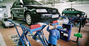 В правительстве анонсировали возвращение техосмотра авто с 2026 года: чего ожидать водителям