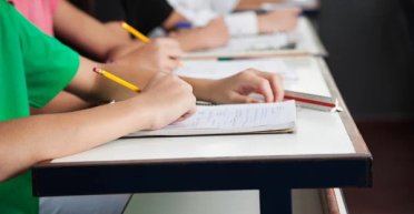 МОН продлил срок подачи документов из-за сегодняшней атаки РФ (документ)