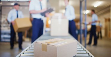 Посилки до 150 євро – з ПДВ та митом: що пропонують в Раді і скільки податків треба буде платити