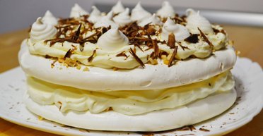 Знаменитый торт "Сенатор": рецепт вкусного торта с хрустящим безе