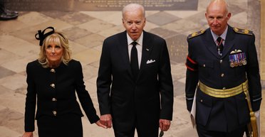 Покинет ли Байден избирательную гонку: Axios узнал, кто может повлиять на решение президента США