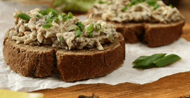 Намазка зі шпротів із сиром і яйцем: смачна закуска за 15 хвилин