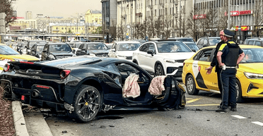Відомий російський співак розбився на Ferrari у центрі Москви (фото, відео)